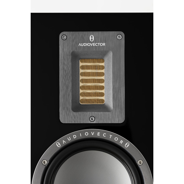 Audiovector.QR5SE.blackpiano.13.jpg