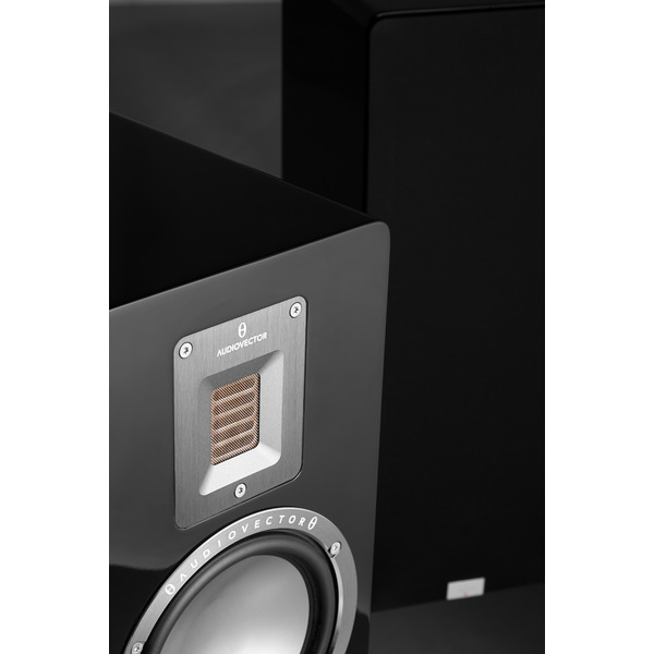 Audiovector.QR3SE.blackpiano.5.jpg