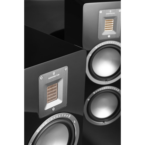 Audiovector.QR3SE.blackpiano.6.jpg