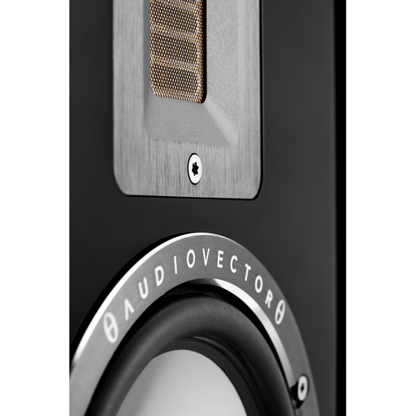 Audiovector.QR3SE.blackpiano.3.jpg