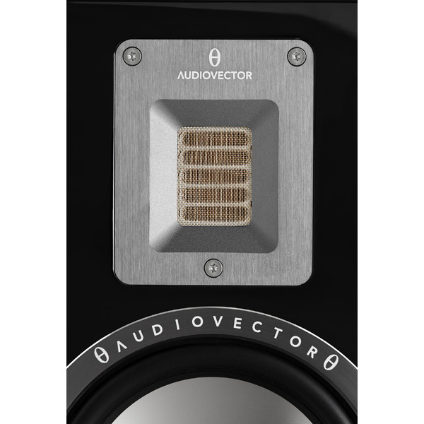 Audiovector.QR3SE.blackpiano.4.jpg
