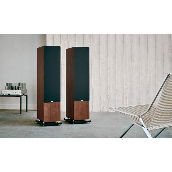 Audiovector.QR7SE.walnut.8.jpg