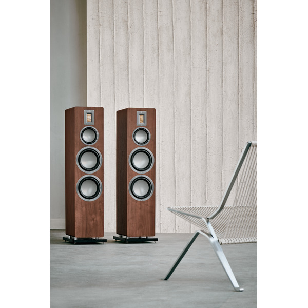 Audiovector.QR7SE.walnut.7.jpg