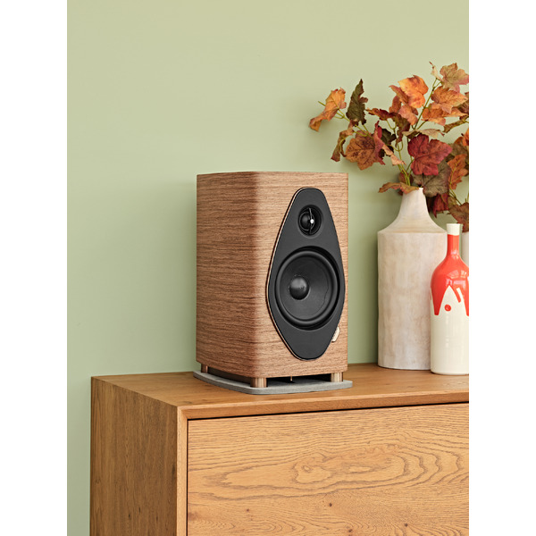 Sonusfaber.sonetto.1.G2.walnut.6.jpg