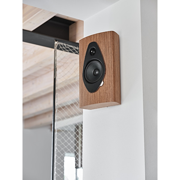Sonusfaber.sonetto.onwall.G2.walnut.1.jpg