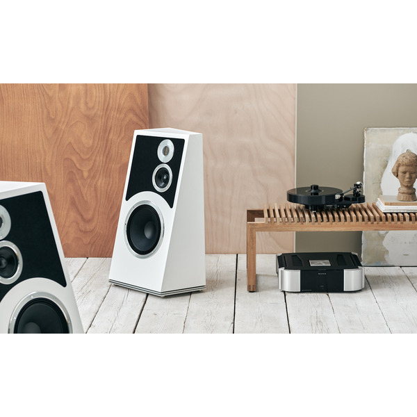 Audiovector.Trapeze.Whitesilk.11.jpg