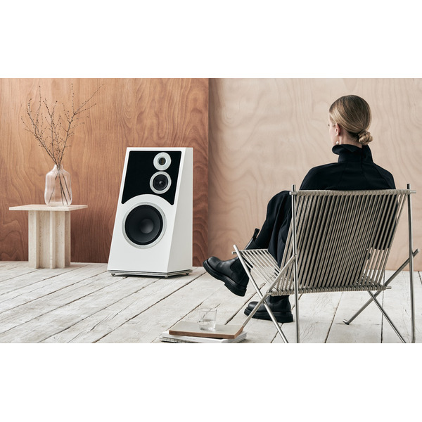 Audiovector.Trapeze.Whitesilk.15.jpg
