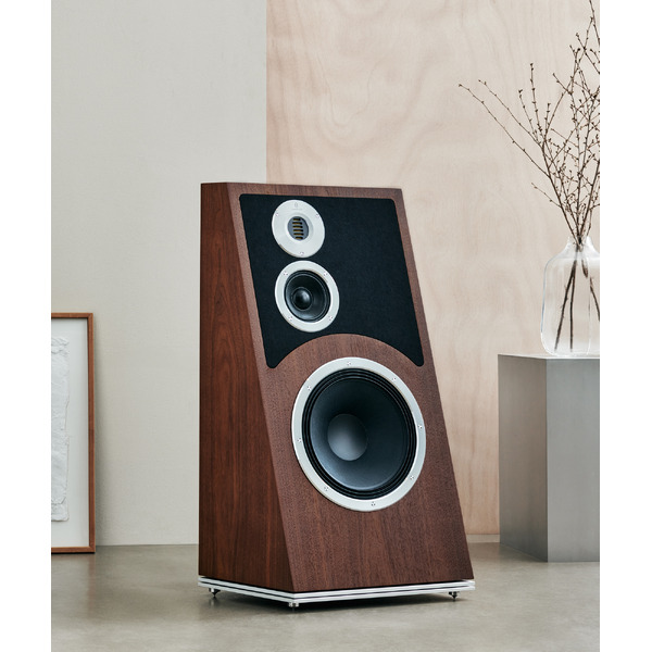 Audiovector.Trapeze.Italianwalnut.1.jpg