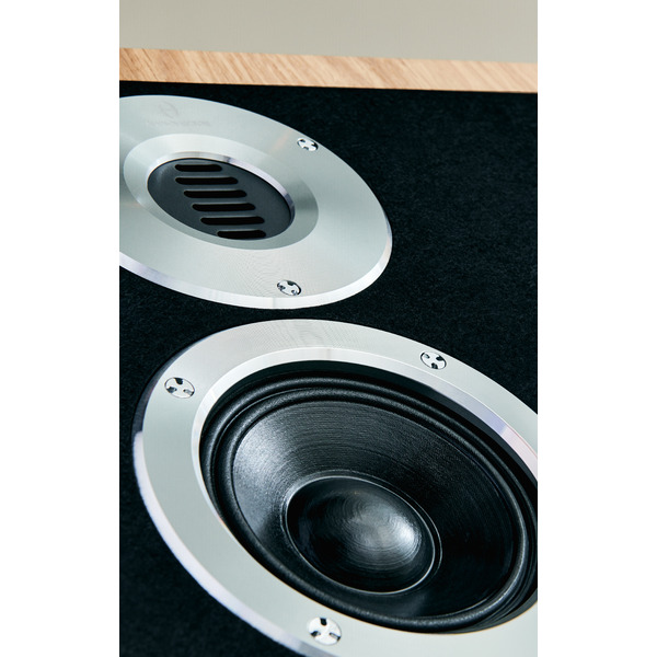 Audiovector.Trapeze.NordicOak.6.jpg