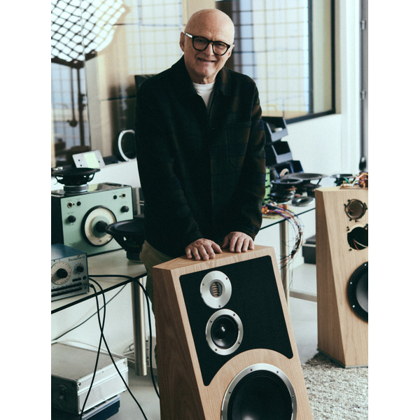 Audiovector.Trapeze.NordicOak.25.jpg
