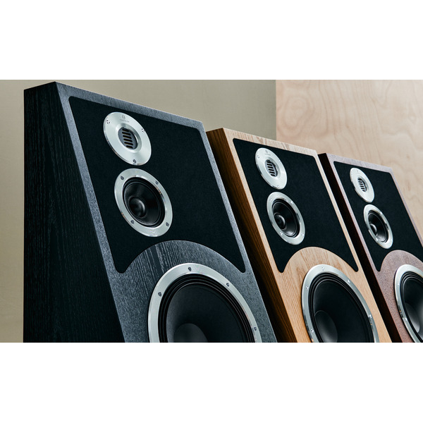 Audiovector.Trapeze.BlackAsh.6.jpg