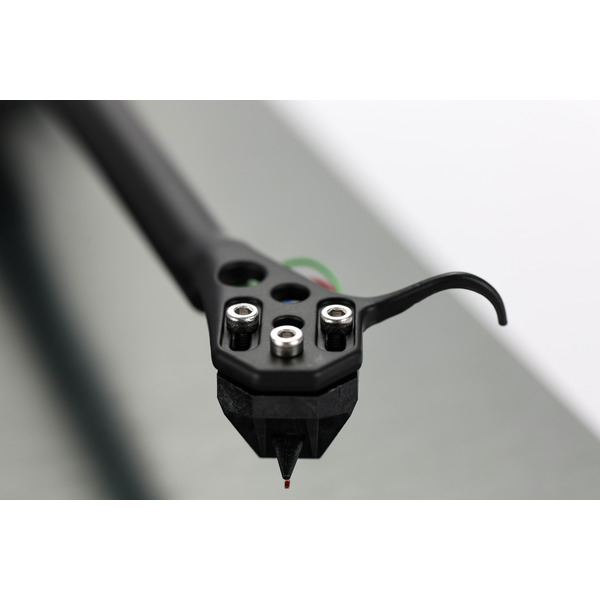 RegaPL3_RS_ND5_Onside_Tonearm_Closeup_3839.jpg