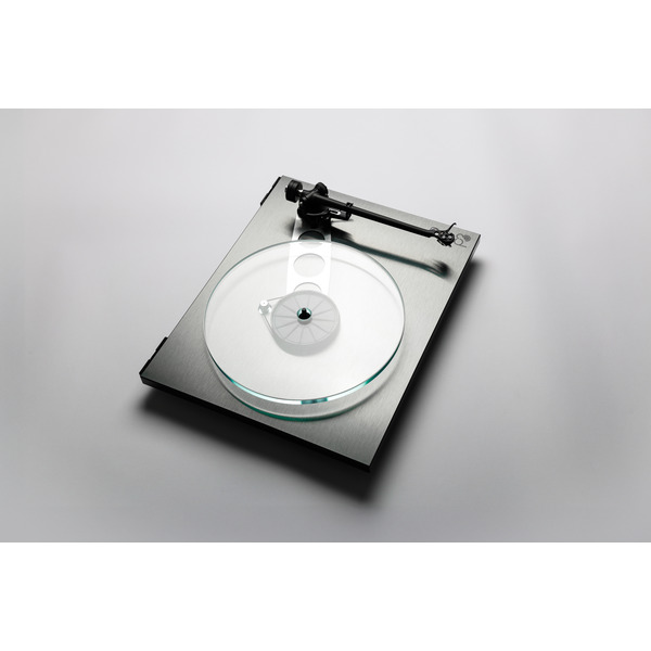 RegaPRE_PL3_RS_ND5_Onside_NoLid_Platter_3879.jpg