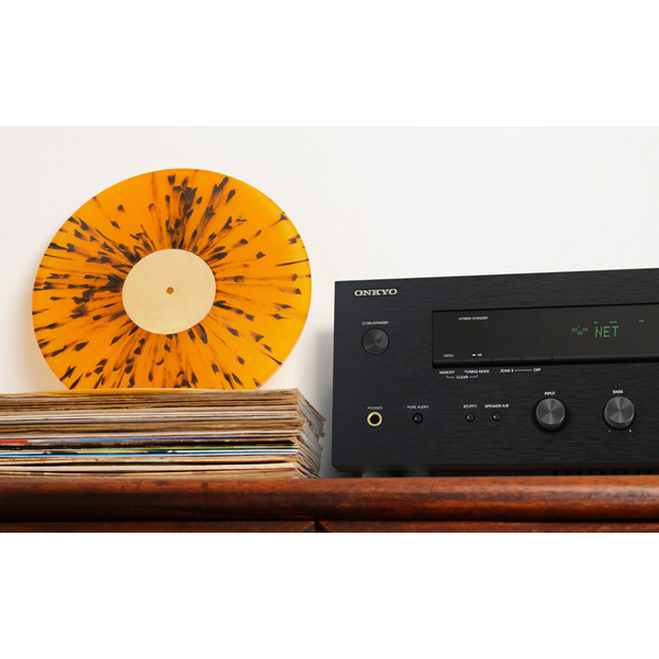 Onkyo-TX-8470-Lifestyle_11-MMP.jpg