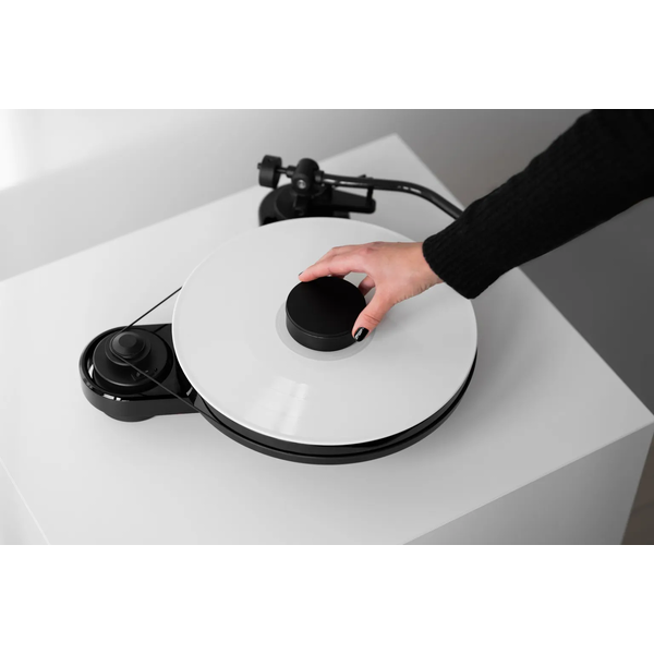 Pro-ject.Record-Puck-S-Black-RPM-lifestyle.png