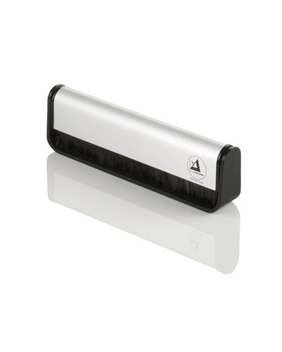 ZUB-Carbon-Fibre-Brush-02-12.jpg