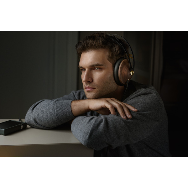 Mezeaudio99classicsV2Walnutgold39.jpg