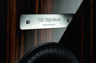 High--702SignatureDatukGlossPlaqueDetail.jpg